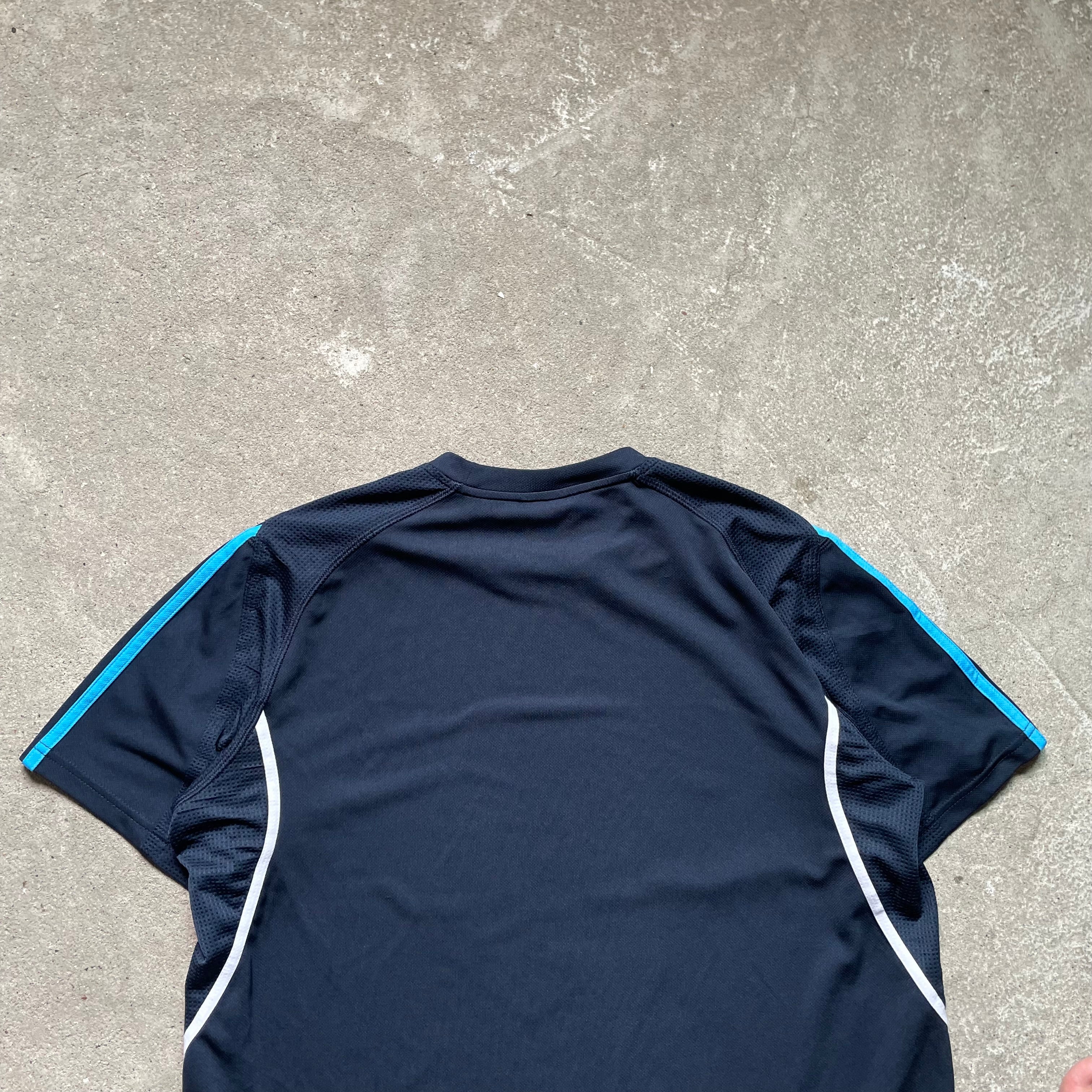 00s adidas tee - Large