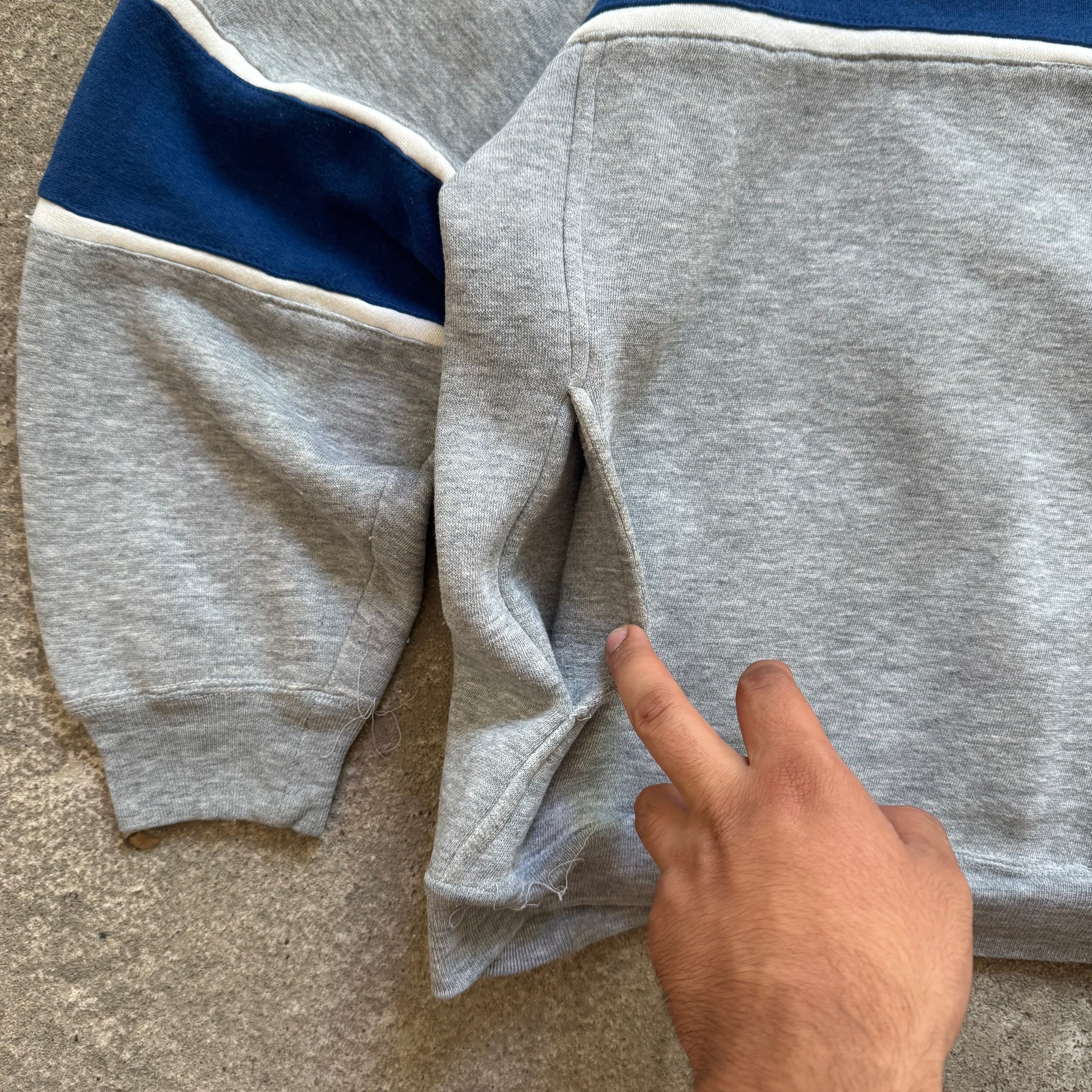90s grey n blue crewneck - Med/Large