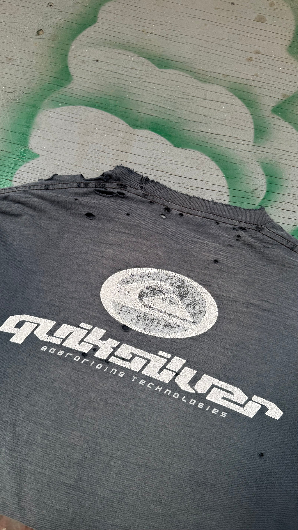 90s quiksilver faded + distressed longsleeve - Large
